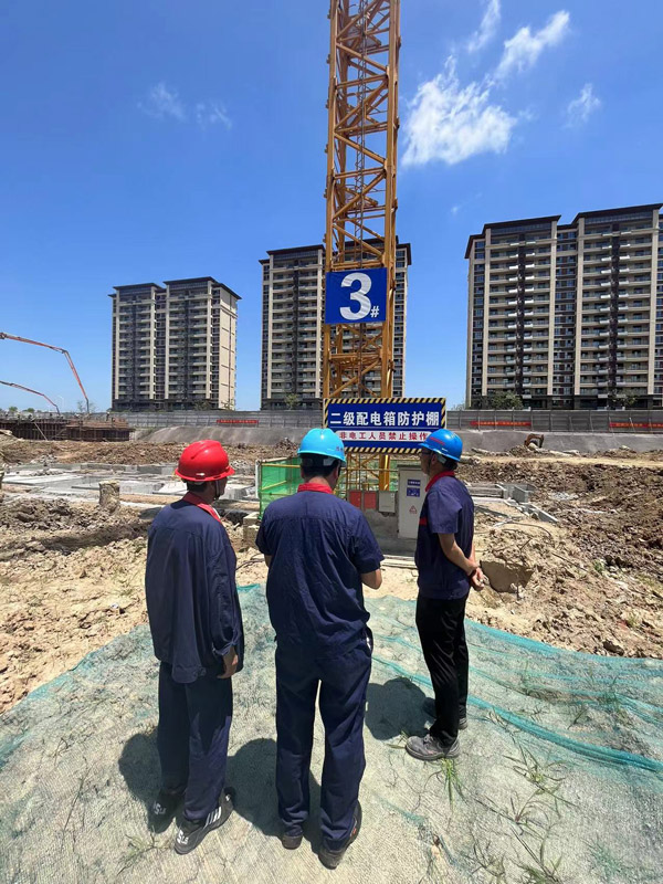 公司開(kāi)展塔吊專(zhuān)項(xiàng)檢查